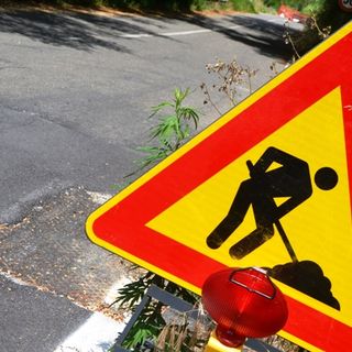 Avanza il ripristino notturno della pavimentazione sulla statale 23, tangenziale di Fossano Avanza il ripristino notturno della pavimentazione sulla statale 23, tangenziale di Fossano