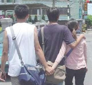 Amante deluso affigge manifesti per far sapere al marito la scappatella della moglie