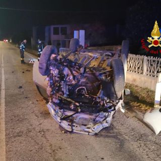 Peveragno: auto si ribalta in via Cuneo
