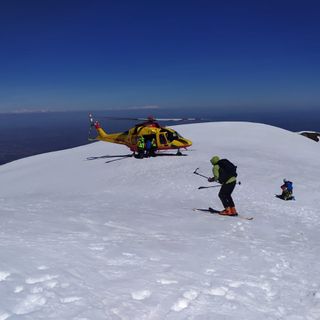 Scialpinista cade e si procura un trauma toracico, interviene elisoccorso