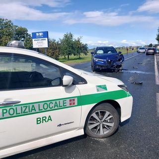 Violento scontro in via Don Orione a Bra: tre mezzi coinvolte, cinque feriti