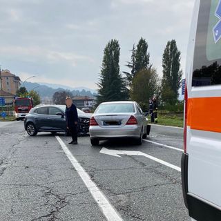 Incidente alle porte di Saluzzo: due auto e sei persone coinvolte