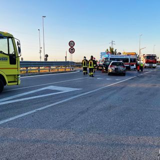 Scontro frontale sulla SS 231 in località San Sebastiano di Fossano: intervengono due ambulanze