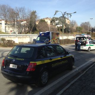 Ciclista si sente male mentre percorre corso Guglielmo Marconi a Cuneo