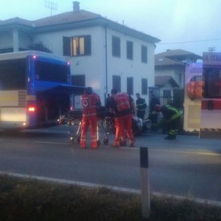 Moto contro bus a Verzuolo, nessun ferito grave