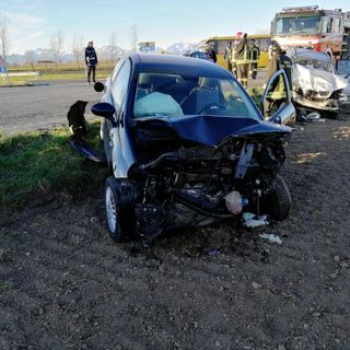 Scontro fra due auto sulla provinciale 155 a Vottignasco: due feriti