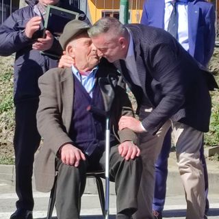 Ceva si ferma per rendere omaggio ai 100 anni dell’alpino Attilio Badino