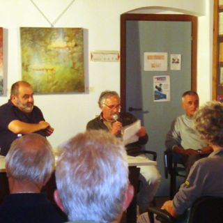 Museo etnografico gremito nell'incontro con Barba Bertu a Sampeyre