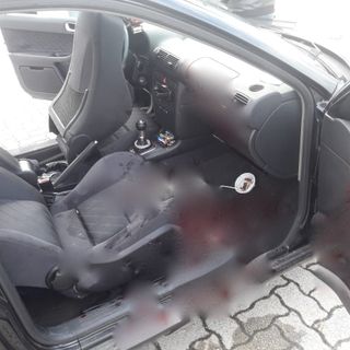 L'auto che trasportava l'uomo ferito verso l'ospedale di Cuneo poco prima dell'arrivo dei sanitari