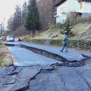 Frana tra Monesi di Mendatica e Briga Alta: la zona è off limits Frana tra Monesi di Mendatica e Briga Alta: la zona è off limits