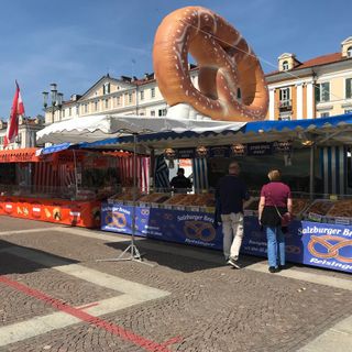 Cibo dall'Europa e dal mondo: al via il Mercato Europeo in piazza Galimberti [FOTO] a Cuneo
