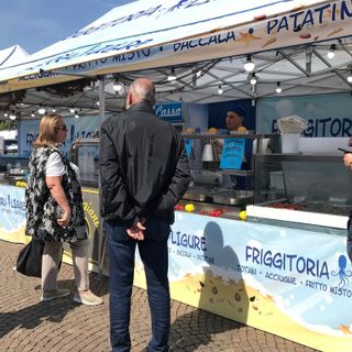 Cibo dall'Europa e dal mondo: in piazza Galimberti tre giorni di Mercato Europeo Cibo dall'Europa e dal mondo: in piazza Galimberti tre giorni di Mercato Europeo