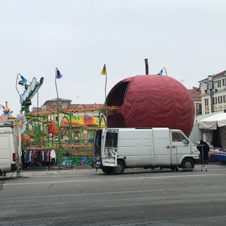 Primo martedì di convivenza tra giostre e mercato a Cuneo (FOTO) Primo martedì di convivenza tra giostre e mercato a Cuneo (FOTO)