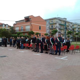 Pietra Ligure, inaugurata piazza Madre Carla De Noni. Il sindaco Valeriani: "È la mia conclusione, ne sono orgoglioso" (FOTO e VIDEO)