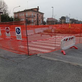Mondovì, cede manto stradale in via Manzoni: chiuso un tratto di strada