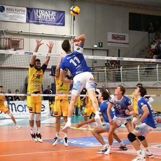 Un attacco di Rossato (Foto Volley Savigliano)