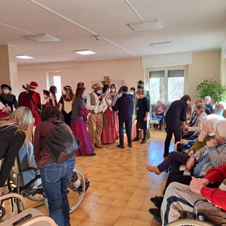 Il Moro e la sua corte hanno fatto visita alla Casa di Riposo di San Michele Mondovì