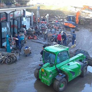 "Semplicemente grazie": centinaia di "angeli del fango" accorsi a Ceva per ripulire la Amerio Moto