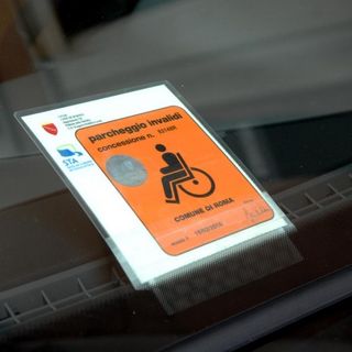 Da settembre addio al vecchio contrassegno arancione per gli invalidi