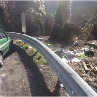 Abbandonati nei boschi di Ceva documenti con dati personali di clienti: nei guai nota catena di mobilifici