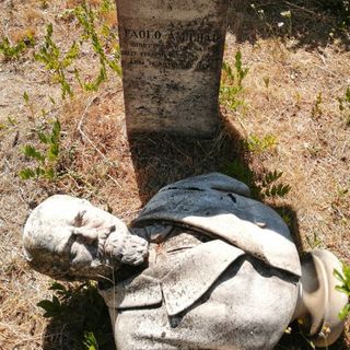 Ancora a terra il busto di Paul Amilhau, danneggiato alla stazione di Mondovì
