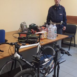 Cuneo, la Volante intercetta i ladri di biciclette