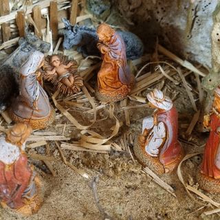 Il presepe allestito in una corsia dell’Ospedale “Michele e Pietro Ferrero” di Verduno