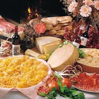 A Saluzzo nuove opportunità per i giovani nell'ambito delle produzioni agroalimentari A Saluzzo nuove opportunità per i giovani nell'ambito delle produzioni agroalimentari