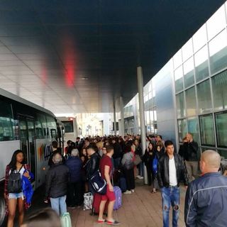 Deraglia treno a Trinità, primi disagi con i pullman sostitutivi tra Mondovì e Fossano