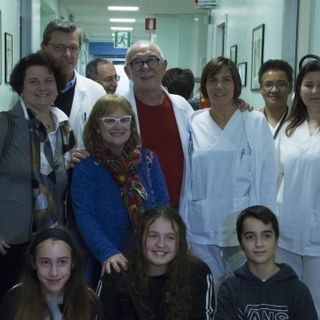 Un sorriso indelebile sulle pareti della chirurgia vascolare di Cuneo, appesi i quadri degli studenti dell'istituto comprensivo di Borgo San Giuseppe (VIDEO)