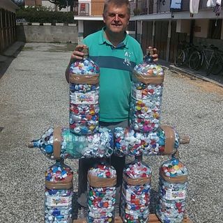 Savigliano: con la raccolta tappi di plastica si acquista materiale scolastico