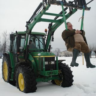 Edoardo Raspelli porta le telecamere di Melaverde a Busca