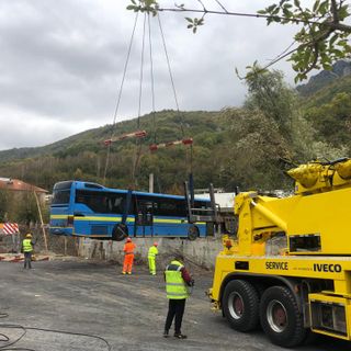 Autobus alluvionati nel deposito di Ormea: in corso le operazioni di recupero