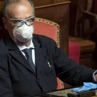 Calderoli contro De Luca: “Io, malato oncologico, faccio la fila”