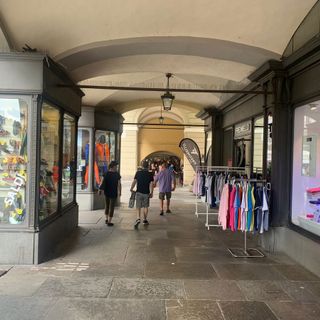 Saldi, avvio al rallentatore: caldo e crisi scoraggiano i consumatori