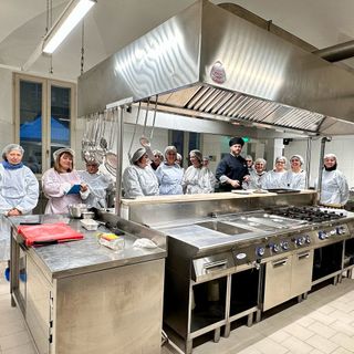 Il gruppo di partecipanti allo show cooking con lo chef Federico Passadore