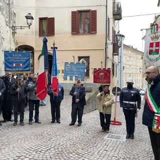 Lo scoprimento della targa in via Vasco nel 2023