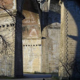 Il pilone del viadotto in cui si è consumata l'ultima strage