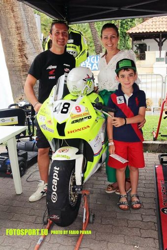 Francesco Curinga insieme a moglie e figlio Francesco Curinga insieme a moglie e figlio