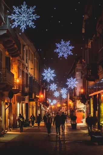 Bra accende il Natale grazie ad Ascom e Comitati di Via Bra accende il Natale grazie ad Ascom e Comitati di Via