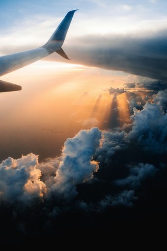 Vacanze 2025, meglio muoversi in anticipo o affidarsi ai last minute?