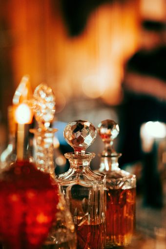 L’arte di indossare un profumo: guida pratica per esaltare la tua essenza unica L’arte di indossare un profumo: guida pratica per esaltare la tua essenza unica
