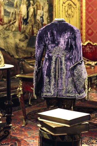 Alla Biblioteca di Alba la mostra fotografica “Oltre l’immagine: il mistero ci abita”