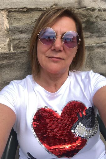 Serralunga d’Alba, l’artista cheraschese Feny Parasole inaugura “In Folia Veritas” Serralunga d’Alba, l’artista cheraschese Feny Parasole inaugura “In Folia Veritas”