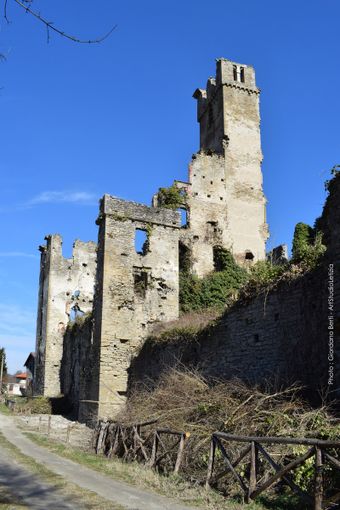 Nel corso dell’estate proseguiranno i lavori di pulizia e di sgombero del castello dei Marchesi del Carretto Nel corso dell’estate proseguiranno i lavori di pulizia e di sgombero del castello dei Marchesi del Carretto