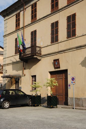 Il municipio di Revello è sotto tiro per la differenziata