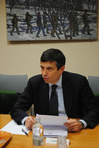 Il ministro Maurizio Lupi, durante la sua visita all'Associazione Commercianti Albesi