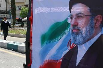 Iran, ore frenetiche prima della tregua: il ruolo chiave di Khamenei nel sì all’accordo