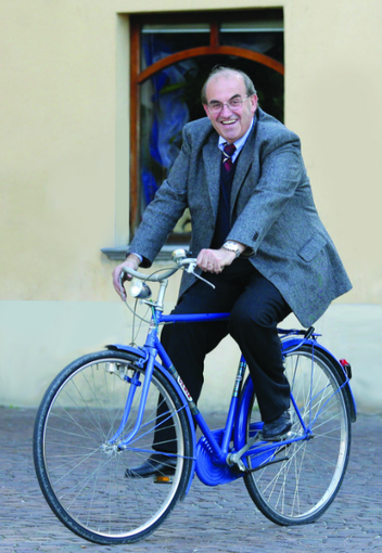 Premio in memoria di Mario Riu, compianto sindaco di Caramagna Piemonte Premio in memoria di Mario Riu, compianto sindaco di Caramagna Piemonte