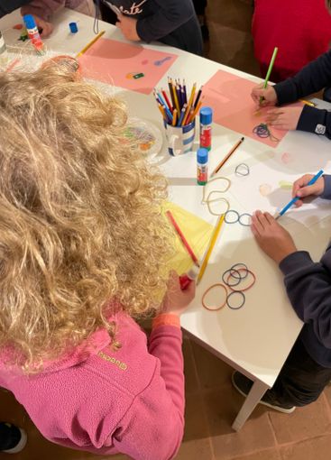 Alcuni momenti che hanno visto coinvolti i piccoli studenti Alcuni momenti che hanno visto coinvolti i piccoli studenti